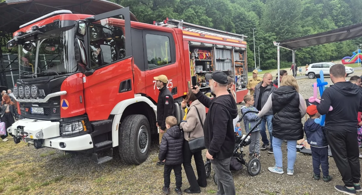 Z remizy, Strażacy edukują rodziny podczas Żywieckich Bezpieczeństwa drogach - zdjęcie, fotografia