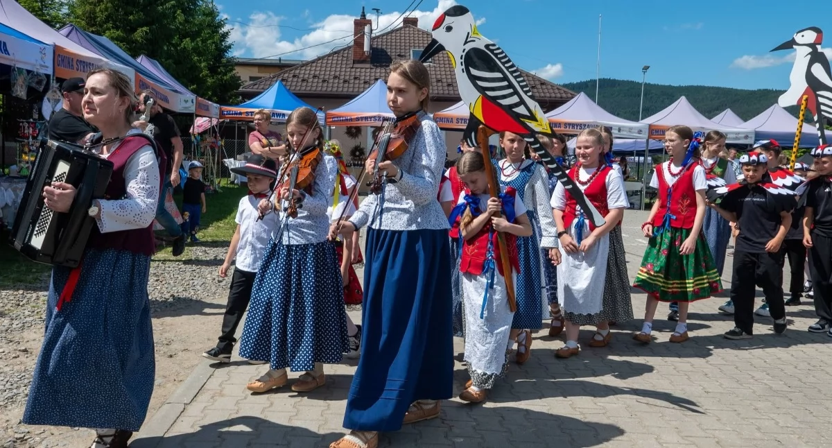 Folklor i Tradycje , Stryszawa znów pachniała drewnem tradycją Święto Zabawki Ludowej - zdjęcie, fotografia