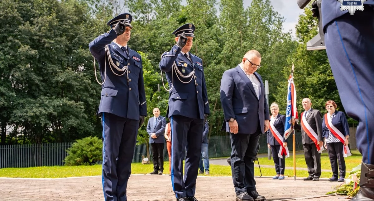 Nasze sprawy, Policji Województwa Śląskiego Historia hołd funkcjonariuszy - zdjęcie, fotografia