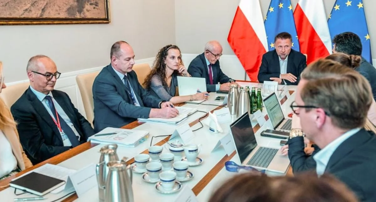 Nasze sprawy, Przygotowania upały Polsce służby chronią zdrowie bezpieczeństwo - zdjęcie, fotografia