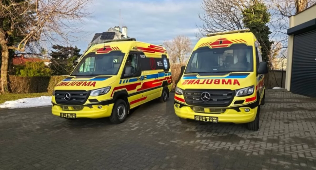 Nasze sprawy, Niebezpieczna sytuacja dziesiątym piętrze Bielsku Białej szybka reakcja policji - zdjęcie, fotografia