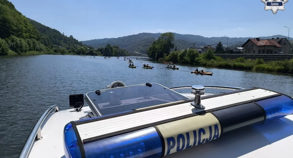 Nasze sprawy, Policja bezpieczeństwo podczas jubileuszowego spływu kajakowego Zapory - zdjęcie, fotografia