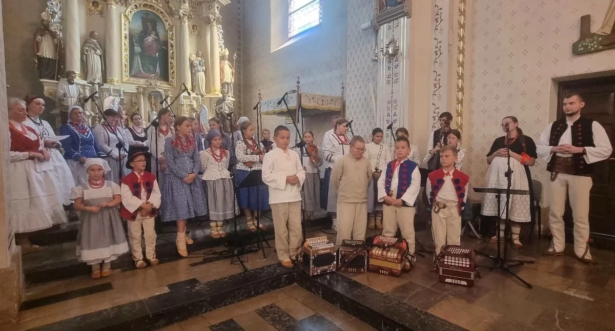 Nasze sprawy, odpustowa Rajczy folklorem tradycją podczas Gminy - zdjęcie, fotografia