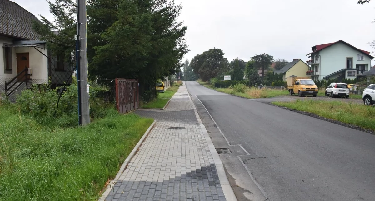 Drogi i Transport, Bezpieczniej wygodniej Lipowej dzięki nowemu chodnikowi infrastrukturze drogowej - zdjęcie, fotografia
