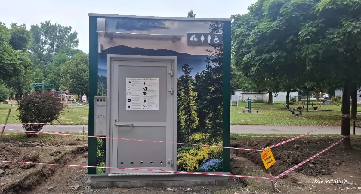 Inwestycje, toaleta Parku Rajczy czeka odbiory techniczne przed otwarciem - zdjęcie, fotografia