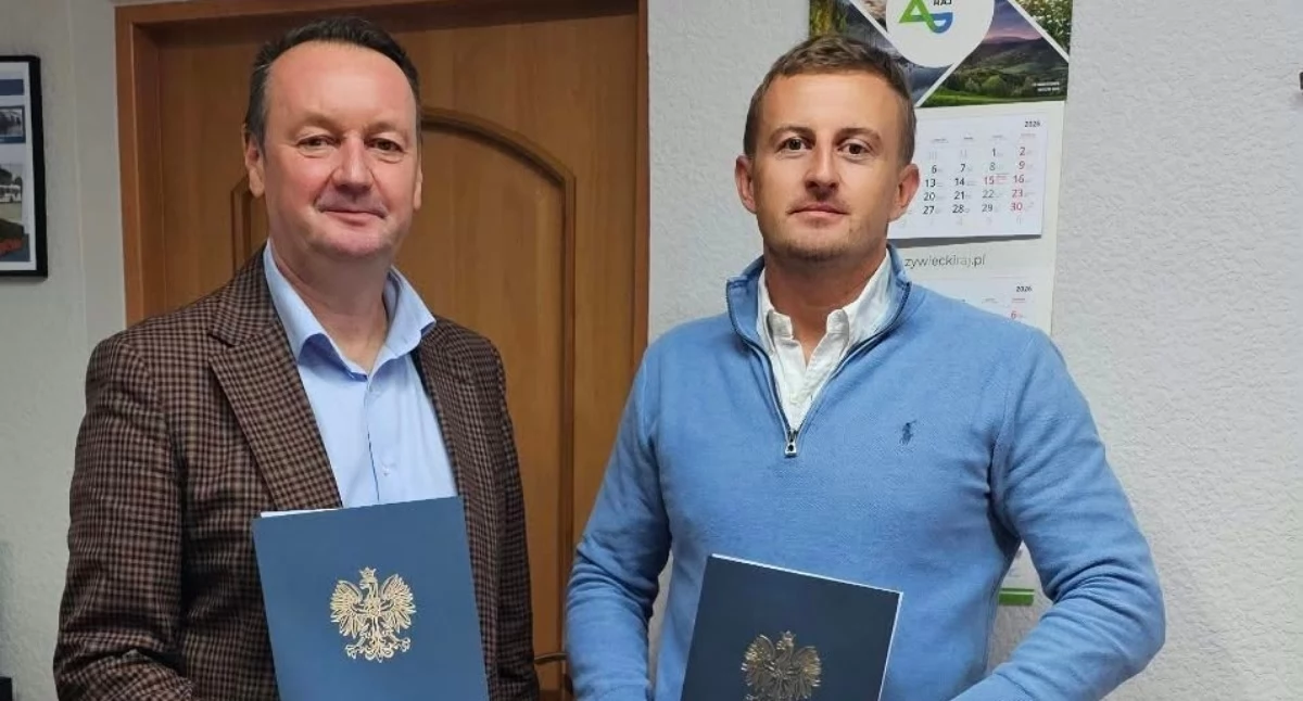 Inwestycje, Świnna zyskuje miejsca postojowe boisku sportowym - zdjęcie, fotografia