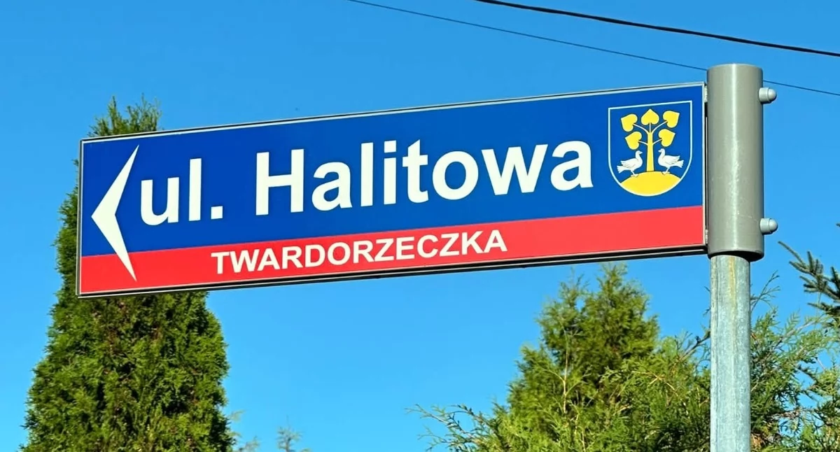 Inwestycje, Twardorzeczka odświeża oznakowanie mieszkańców gości - zdjęcie, fotografia