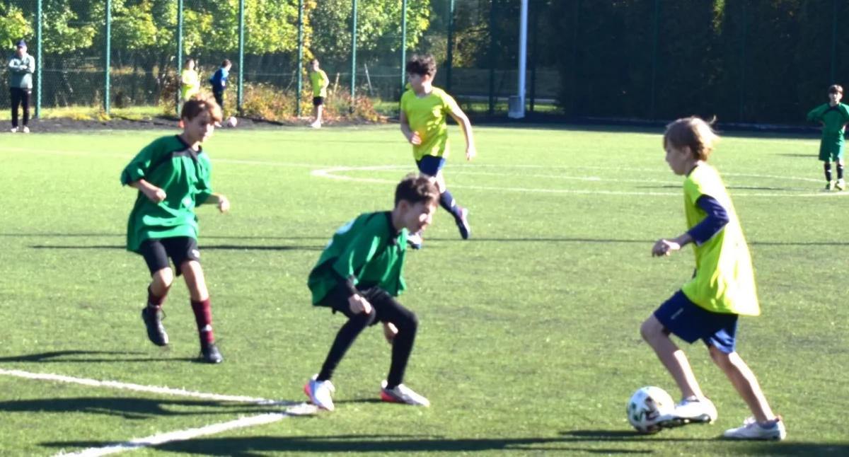 Nasze sprawy, Zwycięzcy miejskich eliminacji piłkarskich Żywcu poznani emocje sportowa rywalizacja - zdjęcie, fotografia