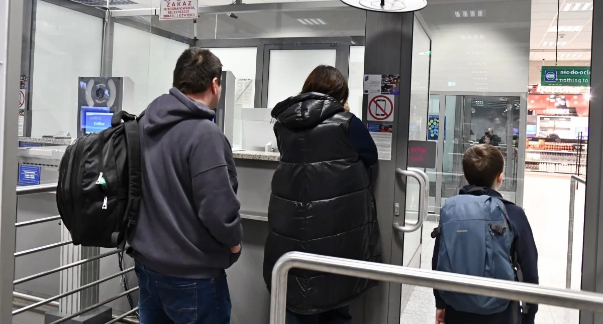 Nasze sprawy, Zatrzymanie lotnisku Pyrzowicach fałszywy hiszpański dowód tożsamości - zdjęcie, fotografia