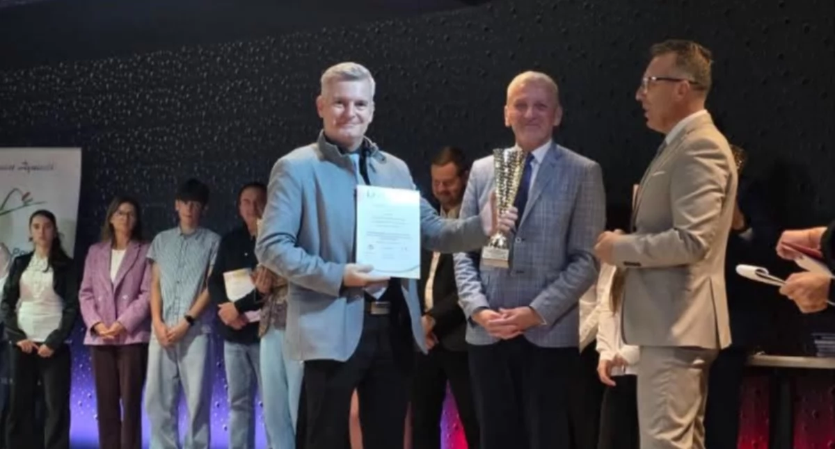 Nasze sprawy, Szkoły powiatu żywieckiego nagrodzone sportowe sukcesy szkolnym - zdjęcie, fotografia