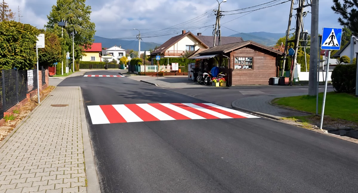 Drogi i Transport, nawierzchnia oznakowanie ulicy Wspólnej Łękawicy zakończono remont - zdjęcie, fotografia