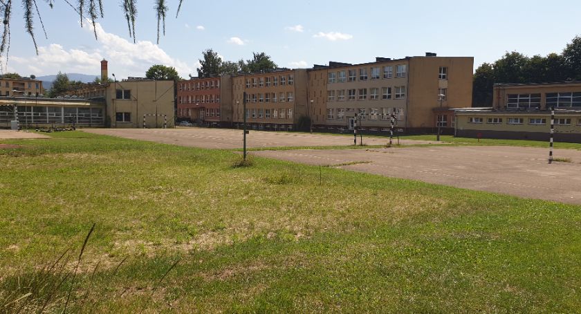 Kompleks boisk sportowych przy Zespole Szkół Mechaniczno-Elektrycznych w Żywcu