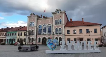 Pensje samorządowców na Żywiecczyźnie – najwyższe zarobki w regionie