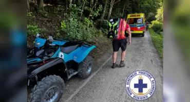 Wypadek rowerzystki na ścieżce rowerowej przy Jeziorze Żywieckim - interwencja WOPR