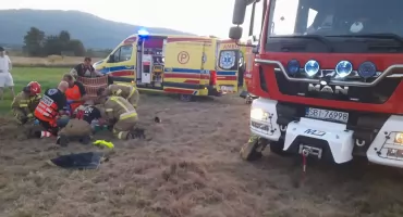 Wypadek paralotniarza na obwodnicy Rybarzowic
