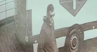 Policja publikuje wizerunek oszusta podszywającego się pod urzędnika