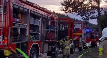 Pożar budynku mieszkalnego w Pewli Małej – szybka akcja służb