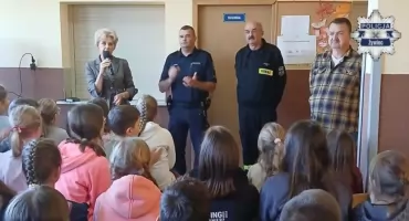 Dzielnicowy w Łękawicy: bezpieczeństwo i edukacja mundurowa w centrum uwagi