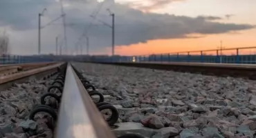 Opóźnienia w modernizacji linii kolejowej Bielsko-Biała – Zwardoń. Ruch pociągów wróci dopiero w grudniu 