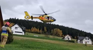 Izolowane zdarzenie medyczne w Pewli Ślemieńskiej – interweniował śmigłowiec