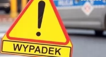 Poważny wypadek w Jeleśni. Motocyklista zderzył się ze śmieciarką – interweniował śmigłowiec LPR