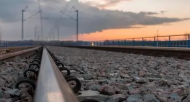 Opóźniony powrót pociągów do Zwardonia – komunikacja zastępcza dłużej niż planowano