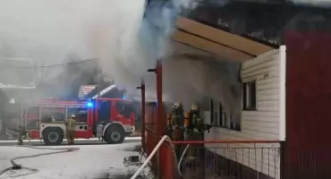 Pożar budynku w Jeleśni – szybka i skuteczna akcja służb