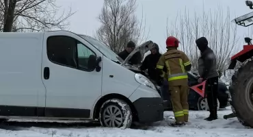 Zderzenie busa i samochodu osobowego w Rychwałdzie