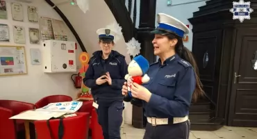 Bezpieczne Ferie 2026 – żywieccy policjanci uczą dzieci zasad bezpieczeństwa