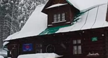 Schronisko PTTK na Przegibku – historia z widokiem na Wielką Raczę