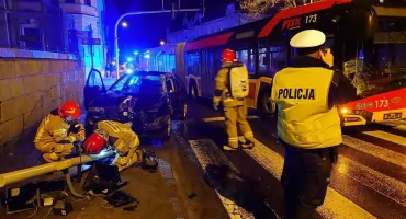 Kolizja na skrzyżowaniu w Bielsku-Białej. Groźnie wyglądające zderzenie z autobusem
