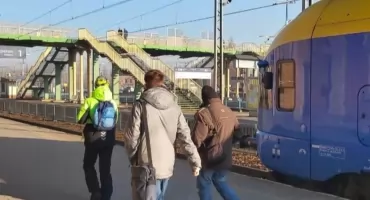 Pietrzykowice Żywieckie: kobieta nie zdążyła wrócić do pociągu, który odjechał z wózkiem i półrocznym dzieckiem