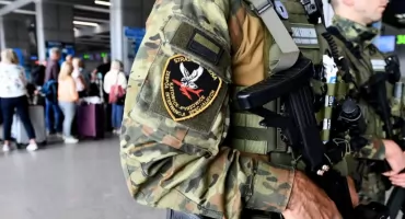 Nieodpowiedzialny żart na lotnisku w Katowicach zatrzymał pasażera