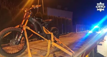 12-latek na elektrycznym pojeździe bez uprawnień zatrzymany przez policję