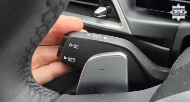 Mruganie światłami na drodze czy ryzyko mandatu Policja ostrzega