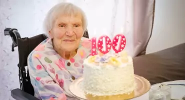 Stanisława Surma świętuje 100 lat życia w gronie najbliższych w Rychwałdzie