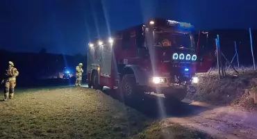 Pożar trawy w Ciścu szybko opanowany przez strażaków