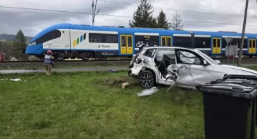 Policja poszukuje świadków z pociągu Katowice Zwardoń po wypadku w Cięcinie