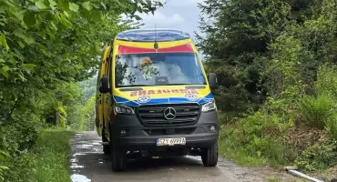 Interwencja straży pożarnej po upadku z drabiny w Międzybrodziu Bialskim