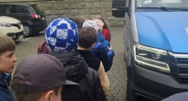 Policjanci z Wydziału Ruchu Drogowego odwiedzili uczniów w Wapienicy