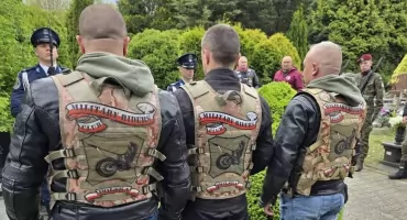 Policjanci i żołnierze pamiętają podinspektora Bogdana Laskowskiego podczas corocznego rajdu motocyklowego