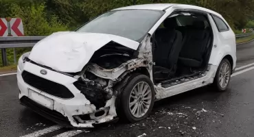 Kolizja w Lipowej na ulicy Brzeziny utrudniła ruch przez godziny