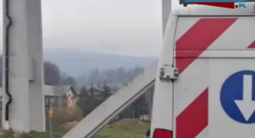 Utrudnienia w ruchu na drodze powiatowej w Szarem trwają do wieczora
