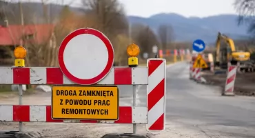 Czasowe utrudnienia drogowe w Ciścu blokują dojazd do ulicy Stromej we wtorek
