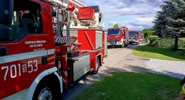 Pożar budynku mieszkalnego w Pietrzykowicach opanowany przez strażaków