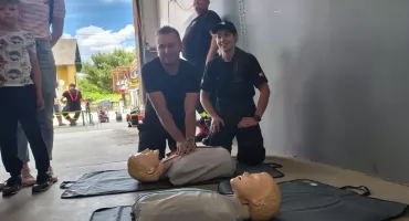 Dzień Otwarty w OSP Koszarawa przyciąga mieszkańców i zapoznaje z pracą strażaków
