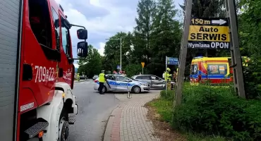 Kolizja dwóch aut w Łodygowicach na ulicy Kasztanowej jedno ranne