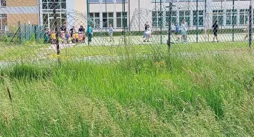 Gmina Milówka apeluje o zaprzestanie przechodzenia przez ogrodzenie koło szkoły