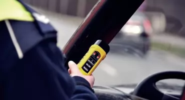 Pijany kierowca bez prawa jazdy i ubezpieczenia zatrzymany w trakcie kontroli drogowej