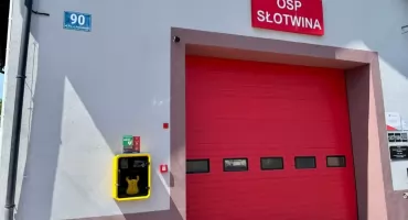 Szybka pomoc w Słotwinie dzięki defibrylatorowi AED przy remizie OSP